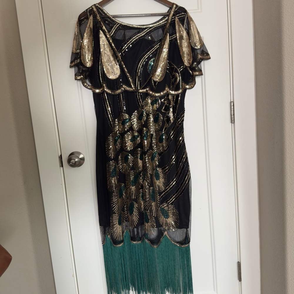 BABEYOND Peacock Sequin Flapper Dress with Sequin Shaw + Headband